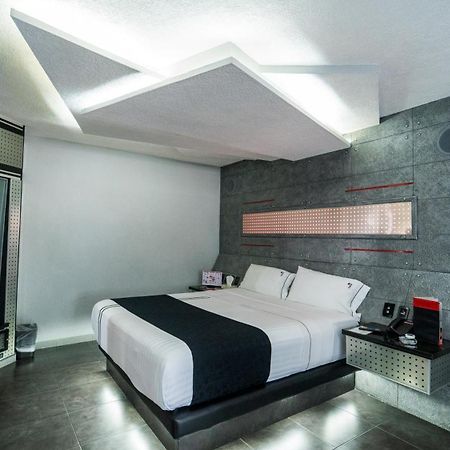 Kuboz Motor Hotel Сапопан Экстерьер фото