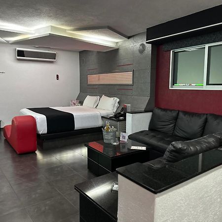 Kuboz Motor Hotel Сапопан Экстерьер фото