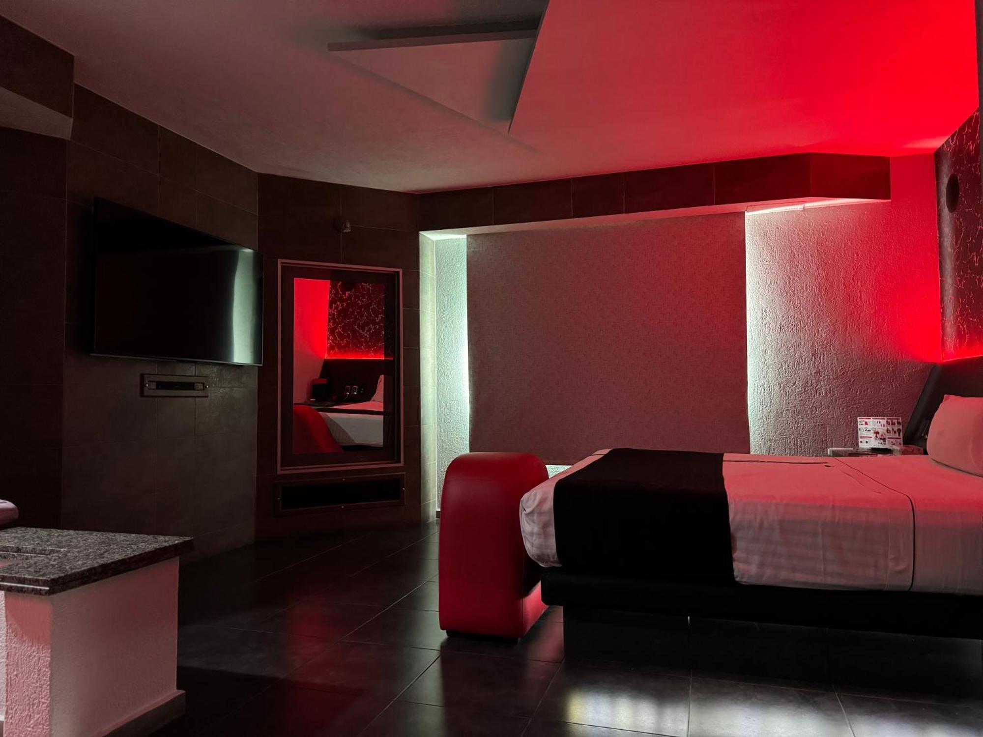 Kuboz Motor Hotel Сапопан Экстерьер фото