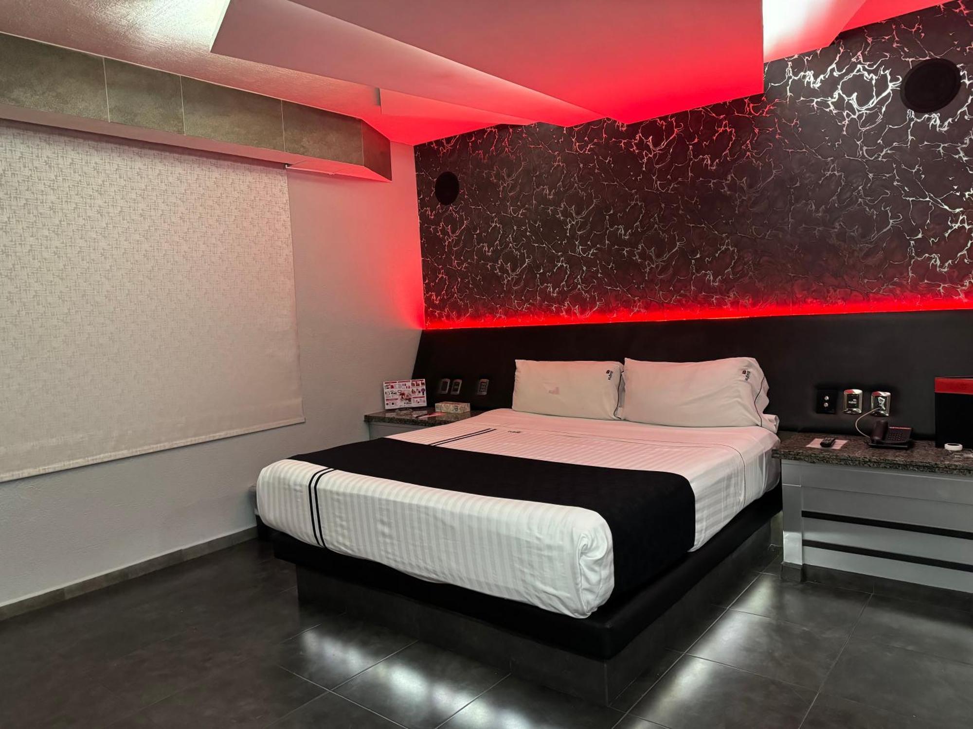 Kuboz Motor Hotel Сапопан Экстерьер фото