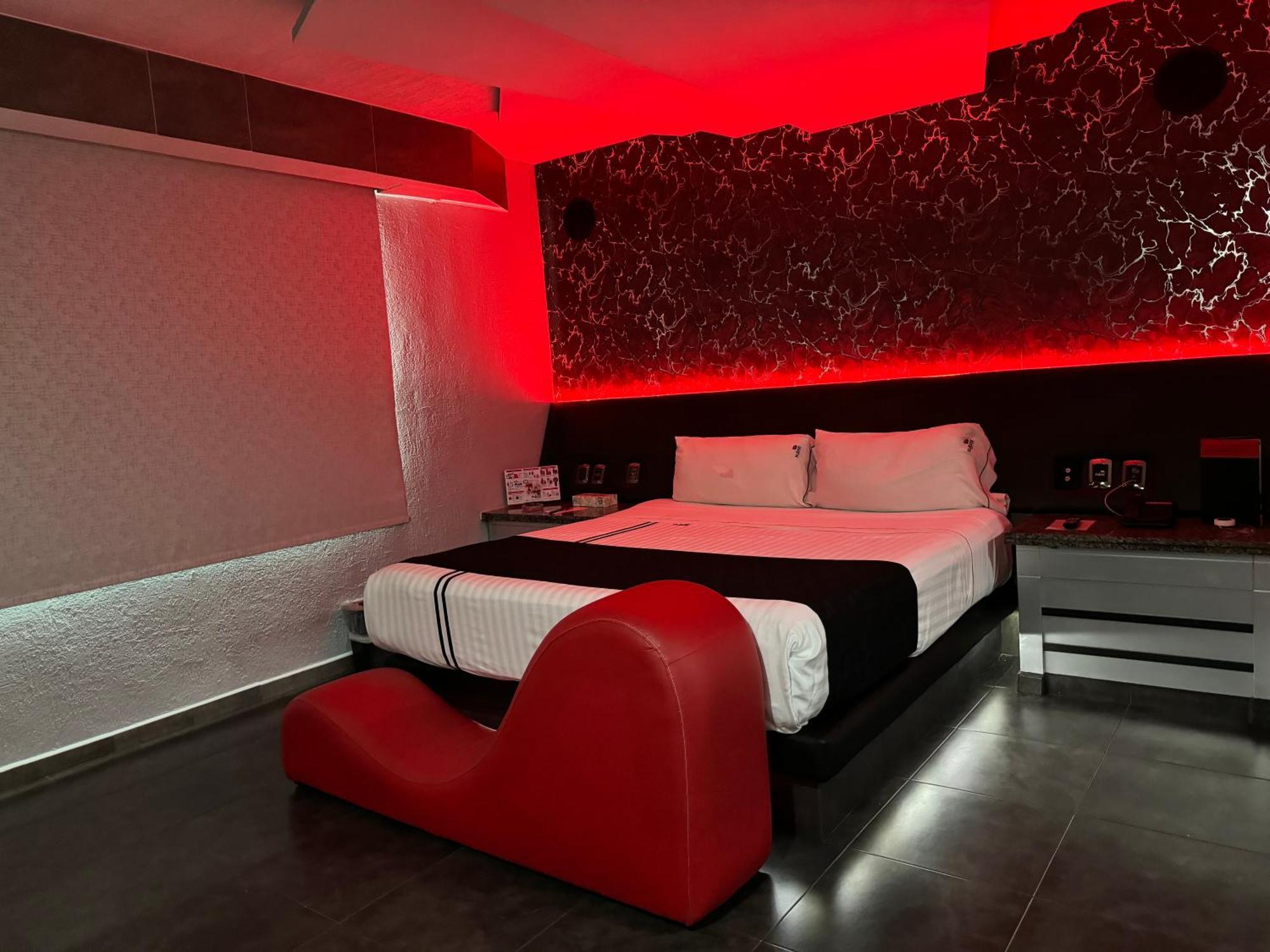 Kuboz Motor Hotel Сапопан Экстерьер фото
