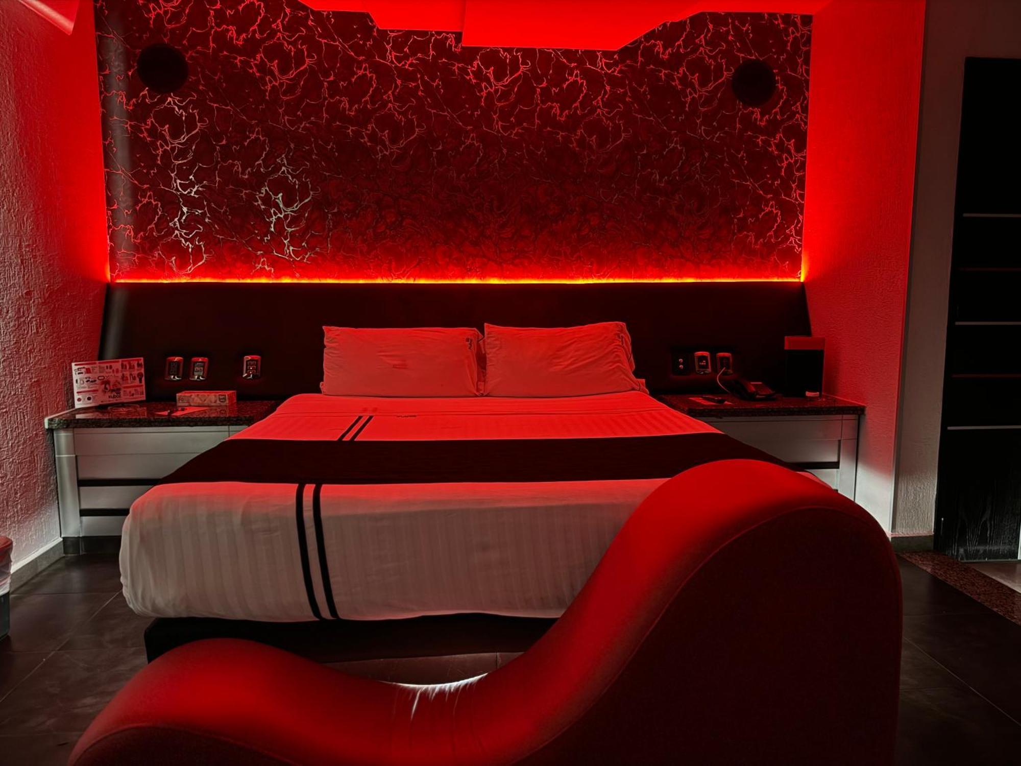 Kuboz Motor Hotel Сапопан Экстерьер фото