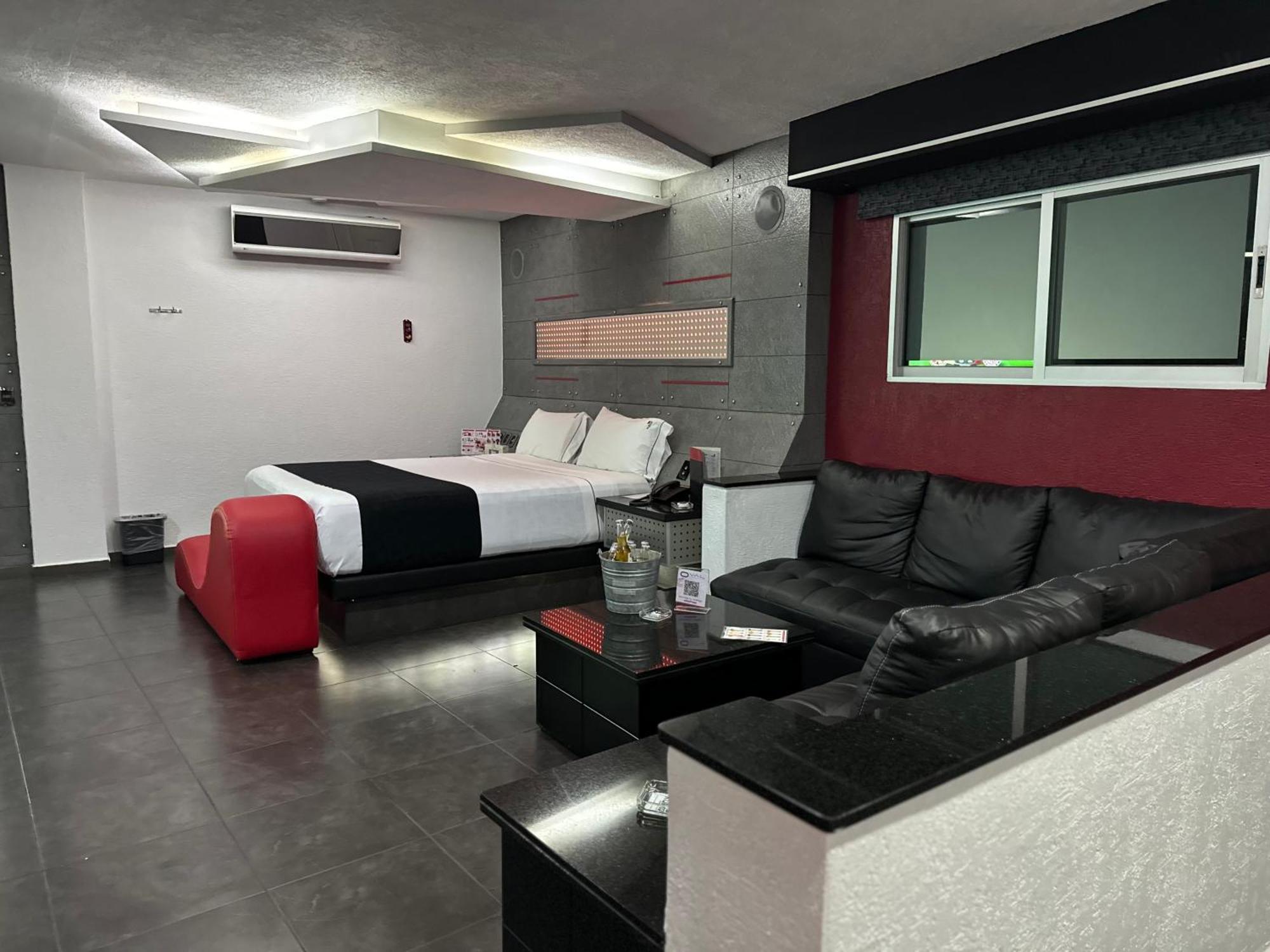 Kuboz Motor Hotel Сапопан Экстерьер фото
